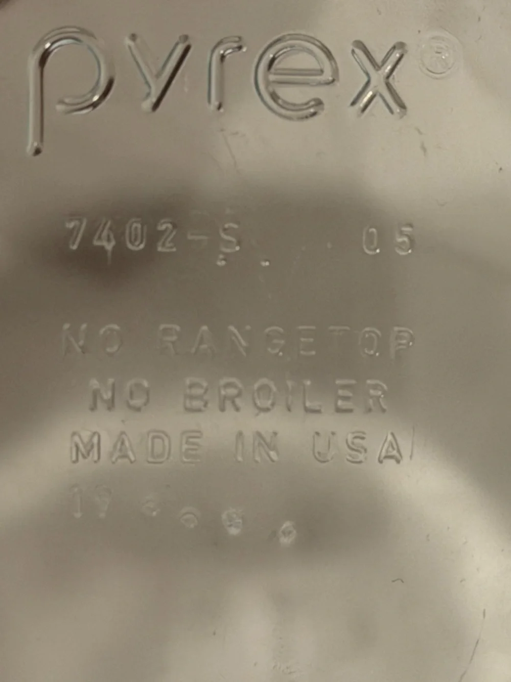 Pyrex 7402-S Vintage Clear Glass 6 Cup Sculpted Mixing Bowl